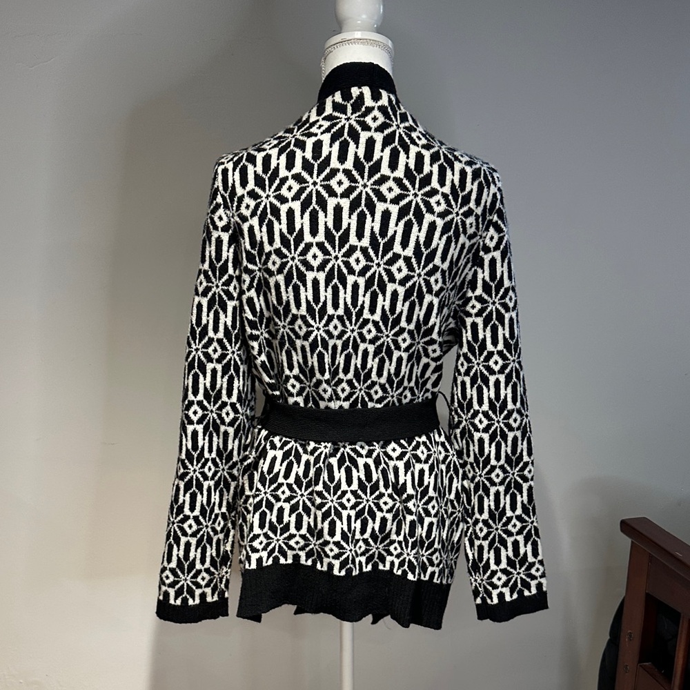 Croft & Barrow Black and White Geometric Cardigan - Picture 4 of 6